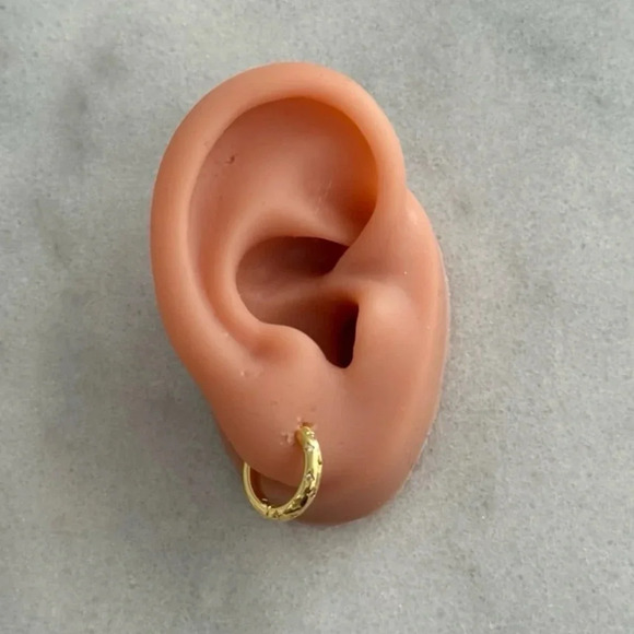 Gold Crystal Star Pave Huggie Hoop Earrings 

Brand New - Picture 4 of 5